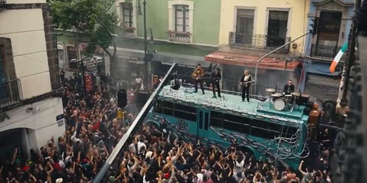 ¡U2 sorprende a CDMX! Convierte el Centro Histórico en el escenario de su nuevo videoclip