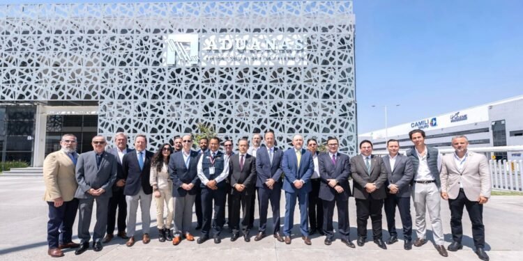 CAAAREM y ANAM revisan estrategia de modernización aduanera en el AIFA
