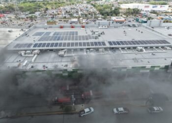 ¿Qué ocurrió en Plaza Héroes? Fuego obliga a evacuar a más de 360 estudiantes y docentes
