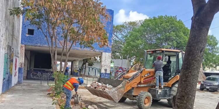 Empiezan a demoler ex tienda del ISSSTE, construirán hospital