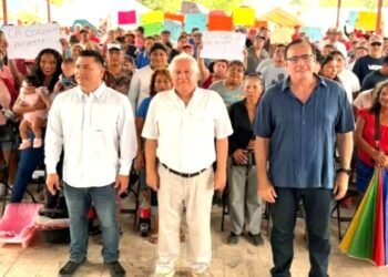 Dialoga Rafael Marín con empresarios, comerciantes y tianguistas en Cancún