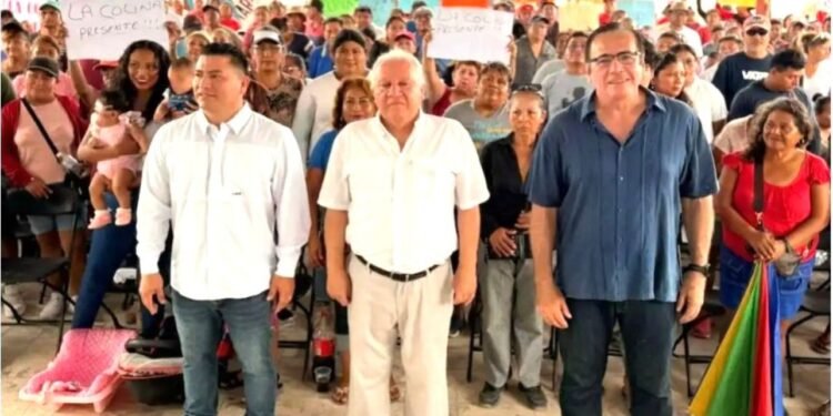 Dialoga Rafael Marín con empresarios, comerciantes y tianguistas en Cancún