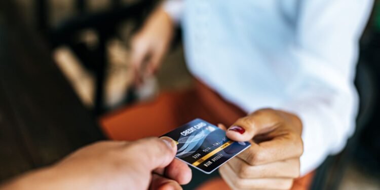 ¿Buscas tarjeta de crédito? Ni te estreses, estas son las mejor calificadas por Condusef