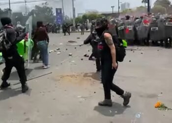 Choque en la inauguración del Mundial: Bloque Negro se enfrenta con policías cerca del estadio