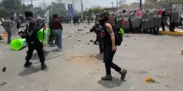 Choque en la inauguración del Mundial: Bloque Negro se enfrenta con policías cerca del estadio
