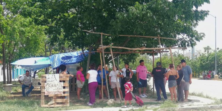 ¿Por qué bloquean calles en Cancún? Familias denuncian fallas de energía y agua potable