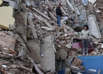 Venezuela busca a cientos de desaparecidos tras doble terremoto; aumenta la cifra de víctimas