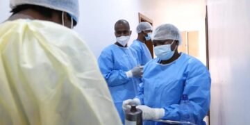 Ébola supera los 450 y 71 contagios registrados en un día mantienen la alerta internacional