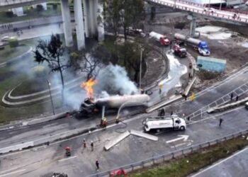 ¿Captaron a una víctima de la explosión? Video viral causa terror en el Puente de la Concordia