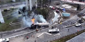 ¿Captaron a una víctima de la explosión? Video viral causa terror en el Puente de la Concordia