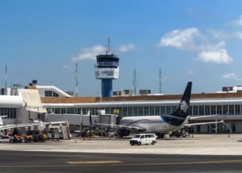 ¿Qué pasa con el turismo en Cancún? Llegada de viajeros internacionales cae 11% en mayo