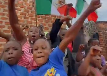¿Los nuevos aficionados del Tricolor? Nansana Kids manda mensaje de aliento desde África