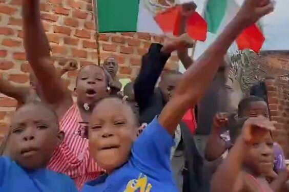 ¿Los nuevos aficionados del Tricolor? Nansana Kids manda mensaje de aliento desde África
