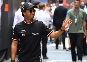 Era suyo, lo tenía y se le fue… Checo pierde el primer punto en F1 en la historia de Cadillac