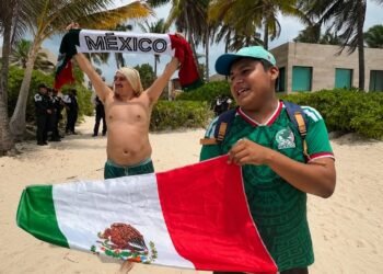 De la indignación a la fiesta: así respondieron a extranjera que expulsó a mexicanos en Playa del Carmen