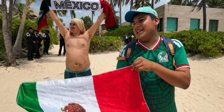 De la indignación a la fiesta: así respondieron a extranjera que expulsó a mexicanos en Playa del Carmen