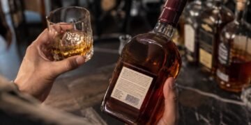 ¿Tienes una botella de Don Julio 70 o Buchanan’s en casa? Revisa estos detalles de inmediato; podrían ser falsas