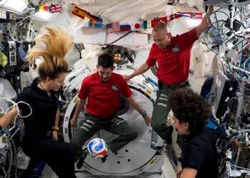 ¿Qué hace el balón del Mundial en el espacio? Astronautas de la NASA sorprenden con demostración en órbita