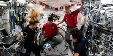 ¿Qué hace el balón del Mundial en el espacio? Astronautas de la NASA sorprenden con demostración en órbita