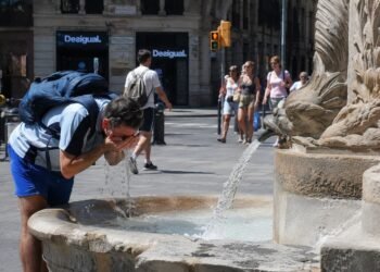 El calor no da tregua en Europa y las alertas sanitarias se multiplican