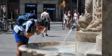 El calor no da tregua en Europa y las alertas sanitarias se multiplican