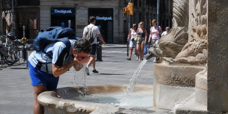 El calor no da tregua en Europa y las alertas sanitarias se multiplican