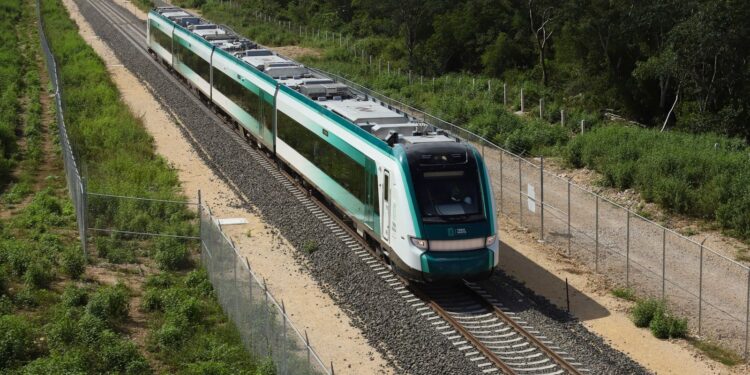 Terminal de carga del Tren Maya en Cancún avanza 54%. ¿Cuándo estará listo?