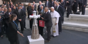 La Sagrada Familia toca el cielo: León XIV bendice la Torre de Jesús en una jornada histórica