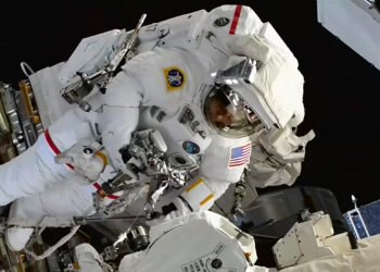 Así trabajan los astronautas cuando deben reparar equipos a 400 kilómetros de la Tierra