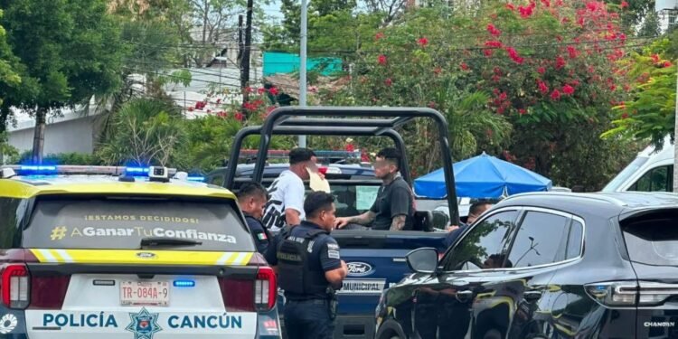 ¿Qué pasa con los cubanos en Cancún? Detiene Policía Municipal a dos por agredir a mexicanos