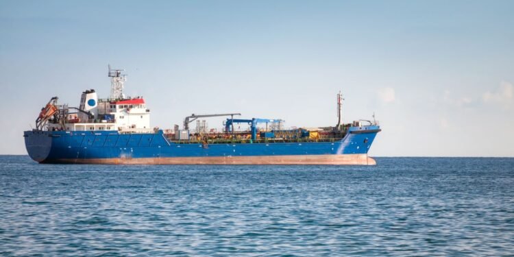 Irán endurece su postura: Ormuz queda cerrado al tráfico marítimo; cualquier barco será un objetivo