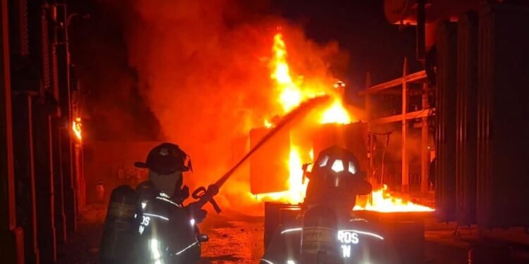 ¿Te quedaste sin luz? Se incendia subestación de la CFE; infinidad de colonias se quedan sin energía