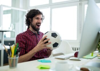 Mundial 2026 en la oficina: prohibir los partidos puede resultar peor para las empresas