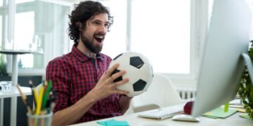 Mundial 2026 en la oficina: prohibir los partidos puede resultar peor para las empresas