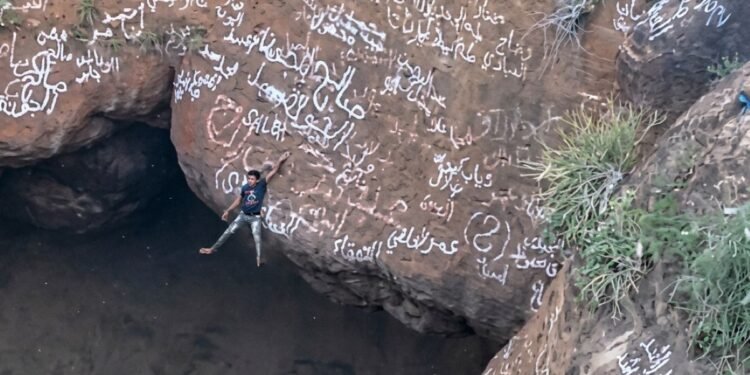 Trágico final para el “Spiderman yemení”: muere tras caer en un volcán donde realizaba acrobacias