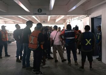 Albañiles exigen pago por obra concluida en Cancún; denuncian adeudo de 7 millones de pesos