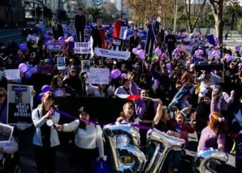 ¿Se salvarán los conciertos de BTS? ARMY presiona al Gobierno chileno con marcha pacífica