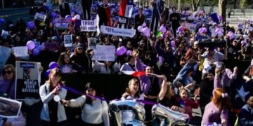 ¿Se salvarán los conciertos de BTS? ARMY presiona al Gobierno chileno con marcha pacífica
