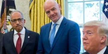 Golpe en la FIFA: renuncia el hombre de confianza de Gianni Infantino