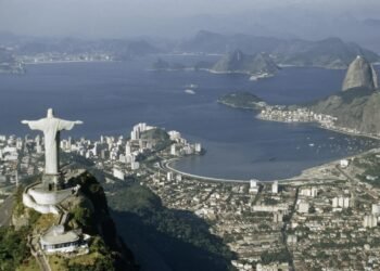 Ráfagas extremas sorprenden a visitantes en el Cristo Redentor y el video da la vuelta al mundo