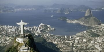 Ráfagas extremas sorprenden a visitantes en el Cristo Redentor y el video da la vuelta al mundo