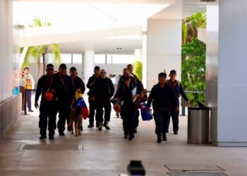 Regresan los héroes de Cancún: concluye misión humanitaria de rescate en Venezuela