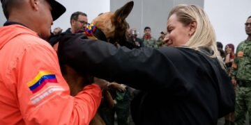 Con una cachorra rescatista, Venezuela agradece la ayuda de México; estos son los detalles
