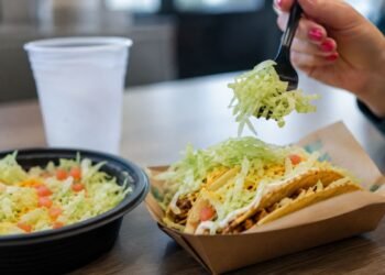 Taco Bell retira la lechuga vinculada al brote de “diarrea explosiva”; esto es lo que se sabe