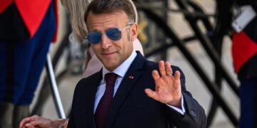 ¿Atentado contra Macron? estallan dos bombas cerca de su hotel en visita a Siria