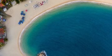¡Ojo antes de meterte al mar! COFEPRIS alerta por cinco playas con agua contaminada
