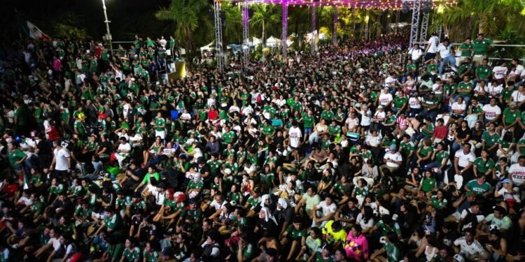 ¿Qué tal la desvelada? Cancunenses alargan la fiesta tras triunfo de México ante Ecuador