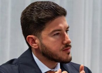 Nueva polémica en Nuevo León; suspenden la Ruta 322 y usuarios exigen su reapertura