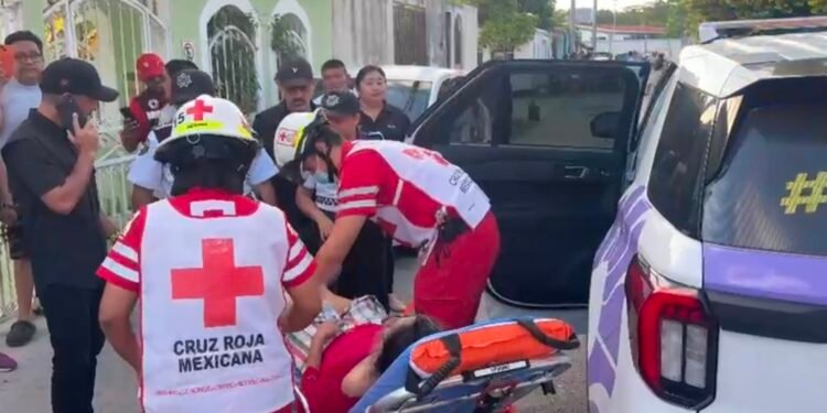 ¿Cómo pudo pasar? Rescatan a adulta mayor que habría sido agredida y echada de su casa por su hija