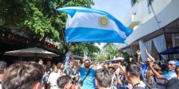 Festejos albicelestes en Quintana Roo tras controversial partido
